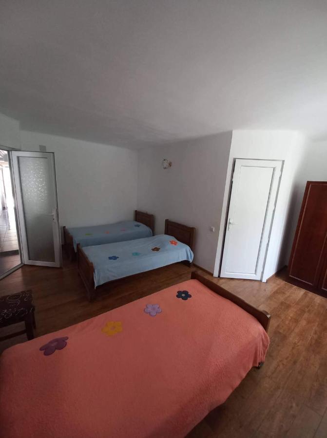 Guest House Maxim Makhinjauri Bagian luar foto